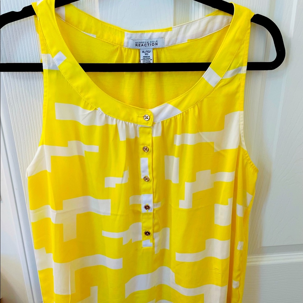 💛🤍Yellow, sheer top with gold buttons